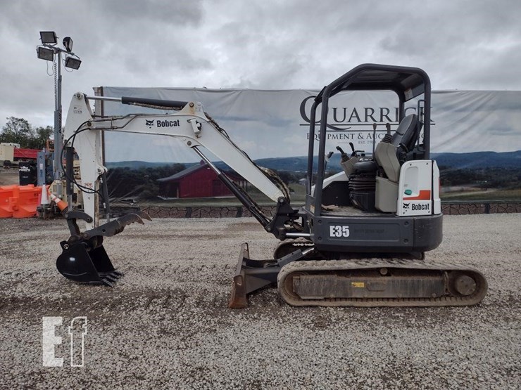 2012-bobcat-e35-image-1