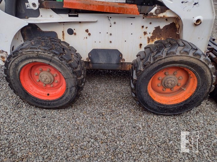 2009-bobcat-s300-image-23