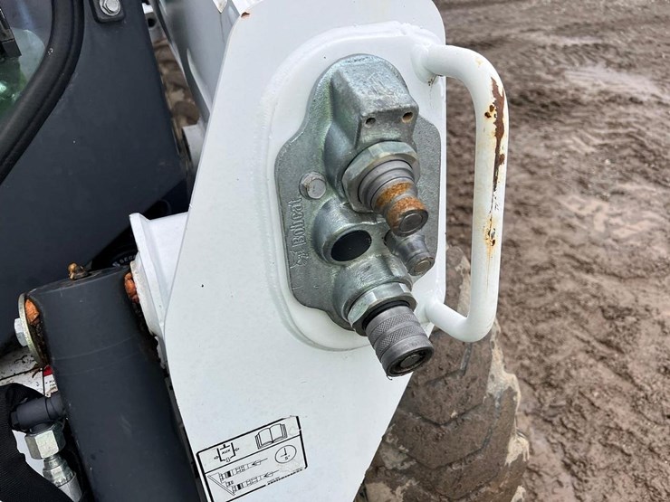 2018-bobcat-s570-image-12