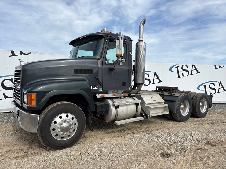 2004-mack-ch613-image-1