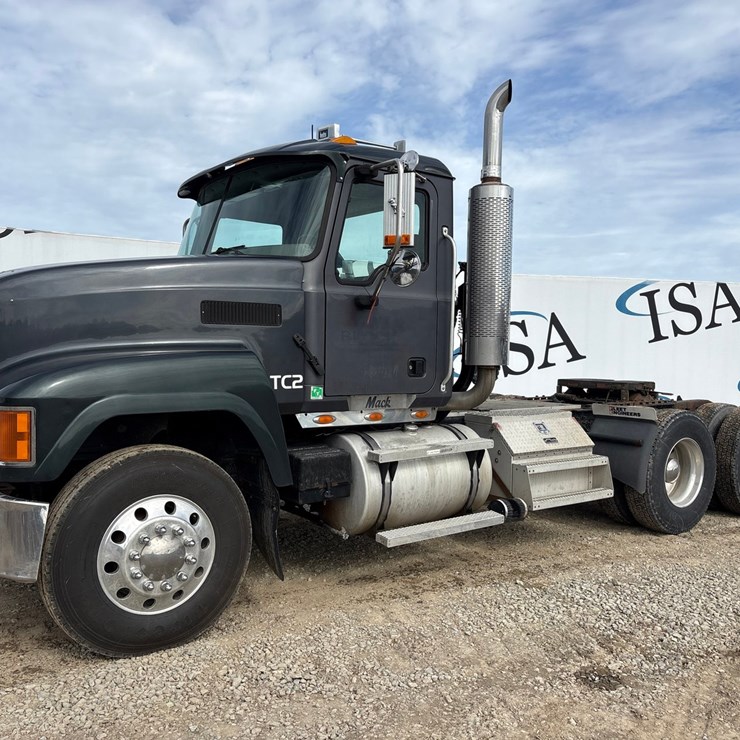 2004 MACK CH613