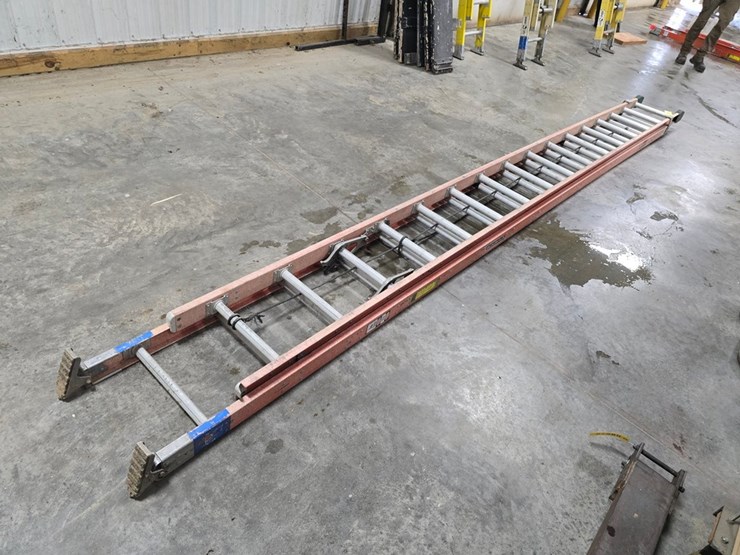 #9736-•-louisville-32'-extension-ladder-image-4