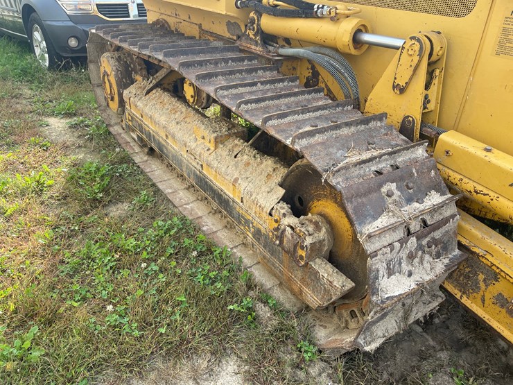 2005-caterpillar-d3g-xl-image-17