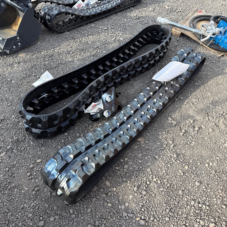 #1060 • SET OF MINI EXCAVATOR TRACKS & QUICK COUPLER