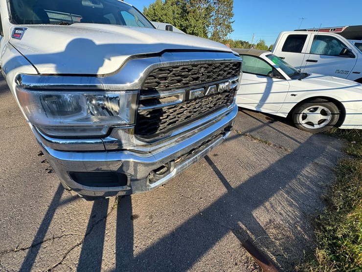 2020-dodge-3500-image-31