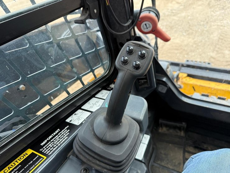 2024-deere-331g-image-23
