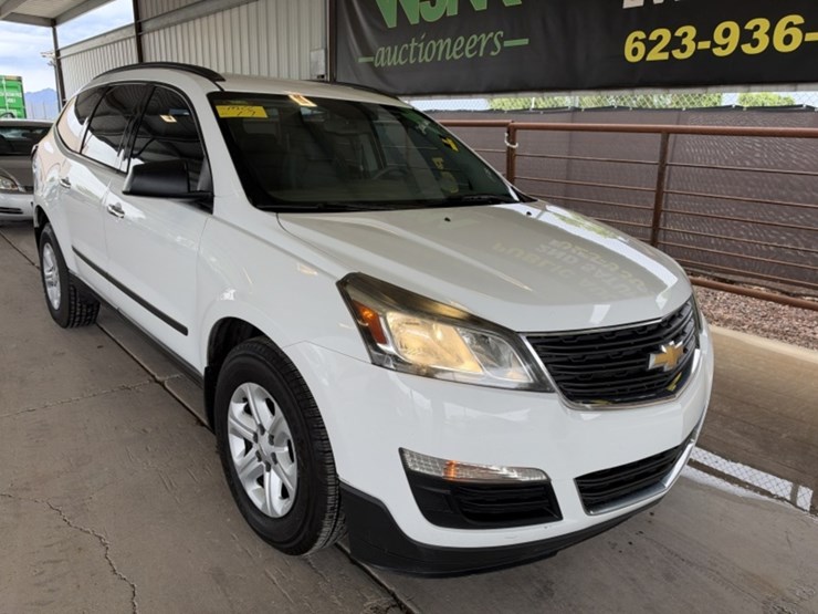 2016-chevrolet-traverse-image-2