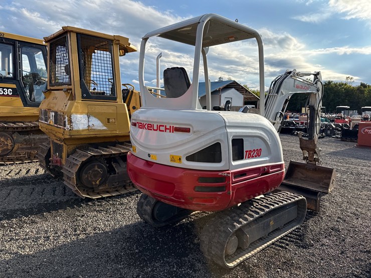 takeuchi-tb230-image-9