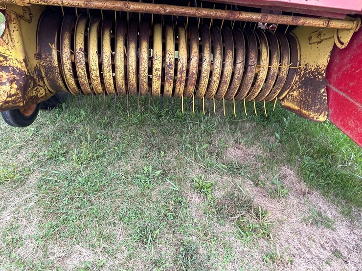 new-holland-hayliner-273-image-14