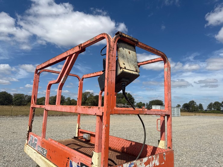 jlg-1932e2-image-16