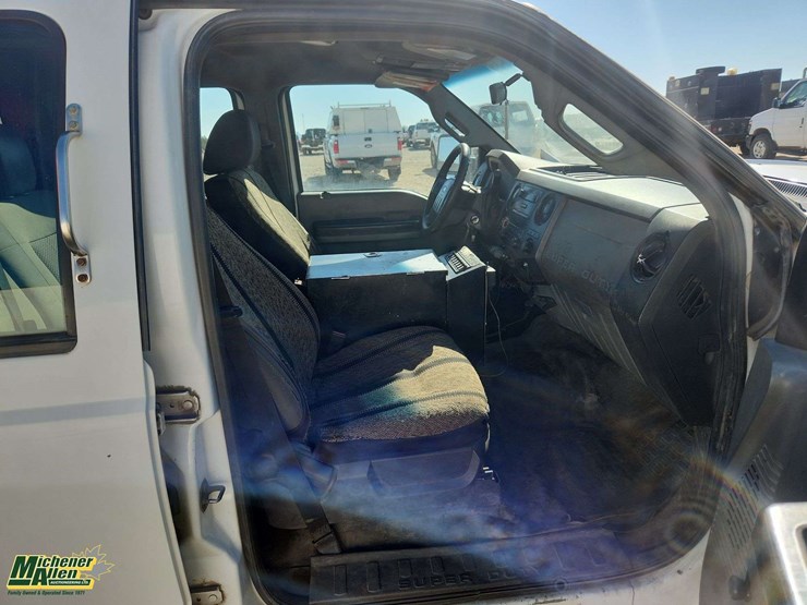 2011-ford-f550-image-17