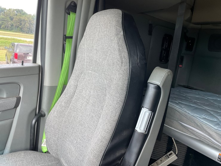2017-kenworth-t680-image-55