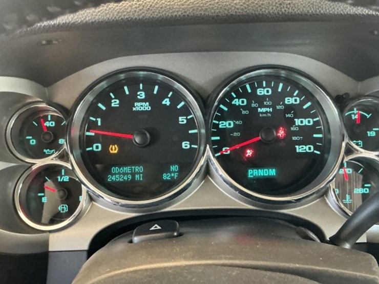 2012-chevrolet-silverado-1500-image-18