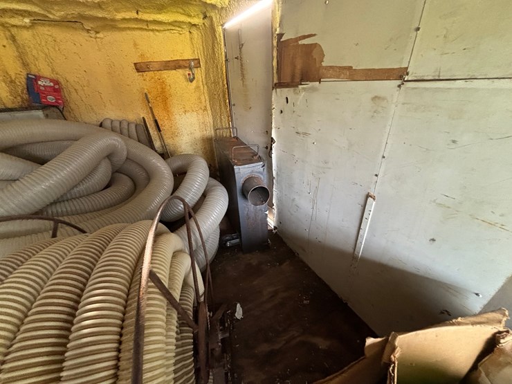 #1320-•-enclosed-cargo-trailer-with-blow-in-insulation-business-equipment-(no-title)-image-20