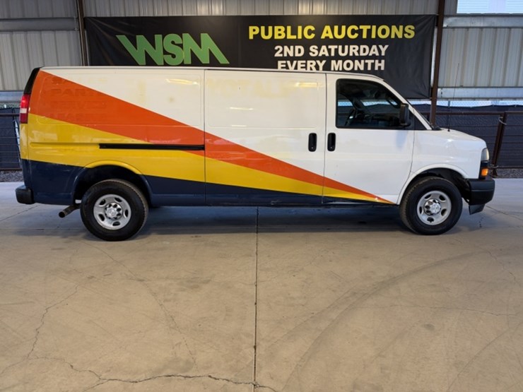 2018-chevrolet-express-2500-image-1