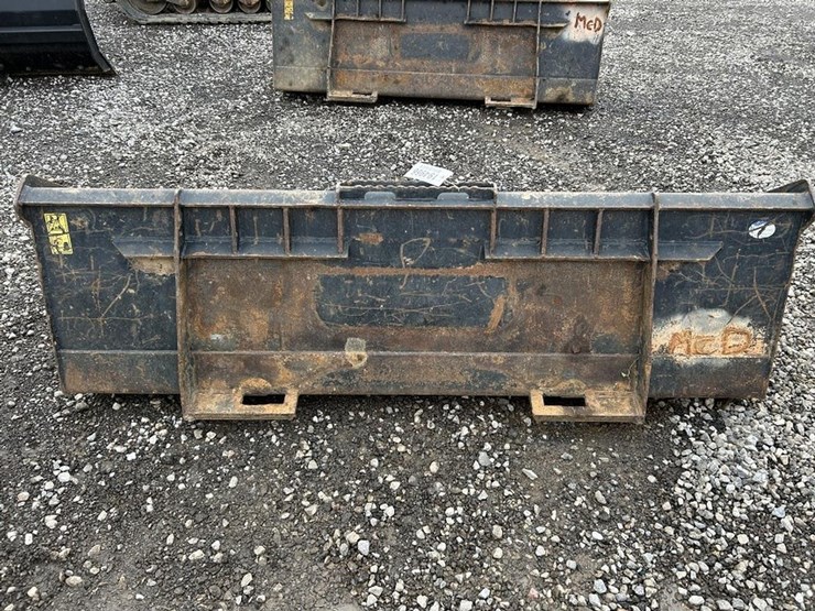 76”-skid-steer-tooth-bucket-image-4