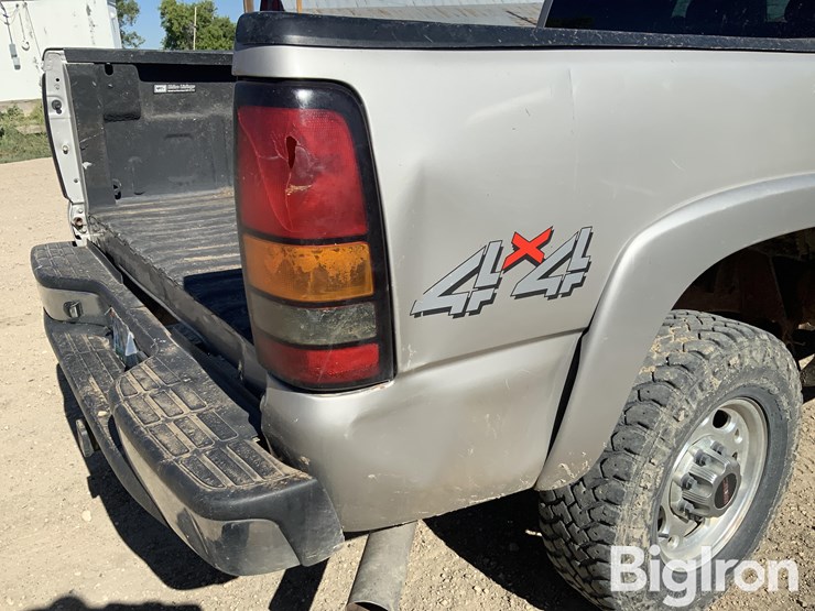 2004-gmc-sierra-2500-image-19