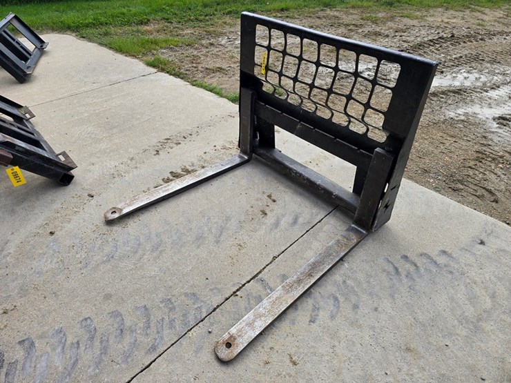 #9673-•-bobcat-42"-pallet-forks-image-1