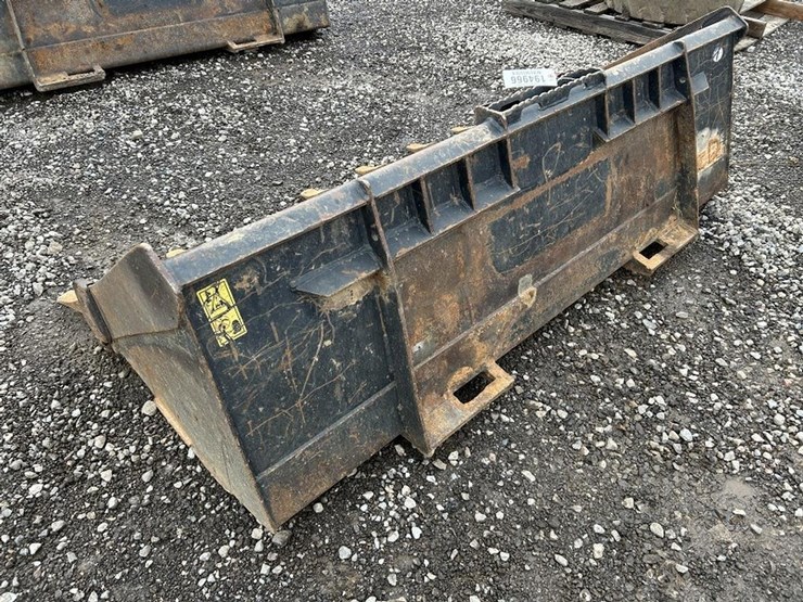 76”-skid-steer-tooth-bucket-image-3