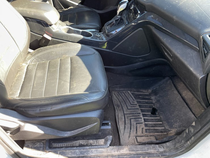 2014-ford-escape-titanium-image-56