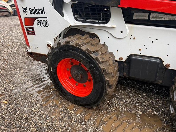 2022-bobcat-s740-image-13