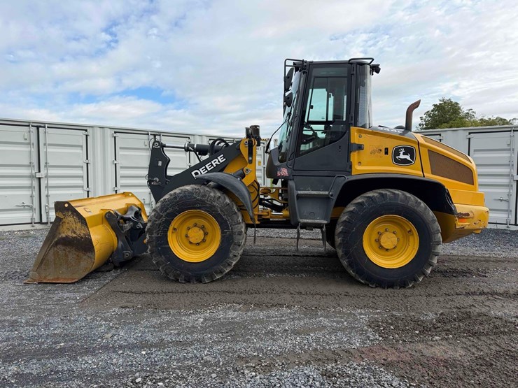 2021-deere-344l-image-2