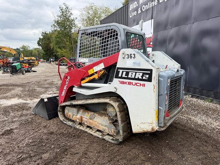 2021-takeuchi-tl8-image-2