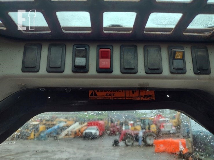 2009-bobcat-s300-image-8