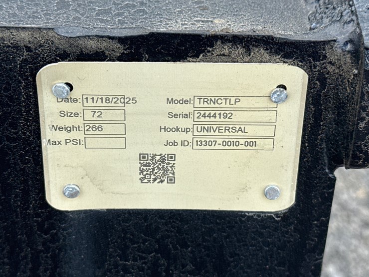 #2033-•-trubilt-72"-skid-steer-smooth-bucket-image-4