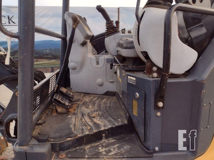 2017-deere-30g-image-11