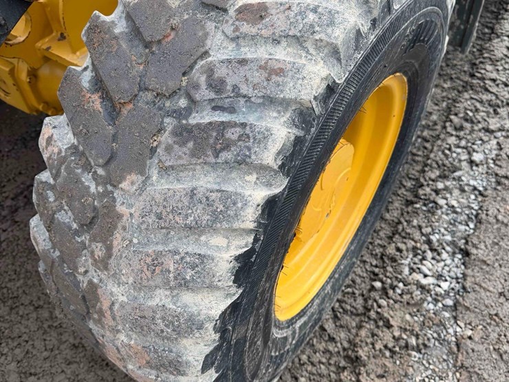 2013-deere-244j-image-14