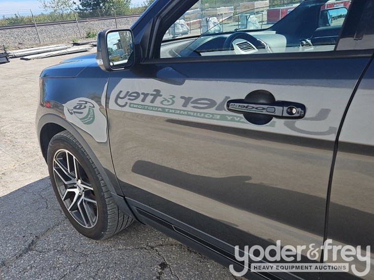 2019-ford-explorer-image-14