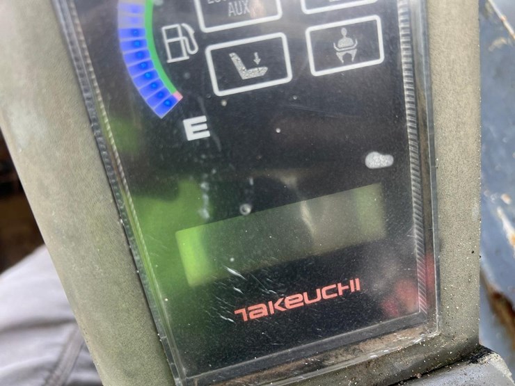 2011-takeuchi-tl230-image-19