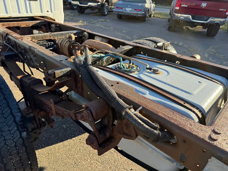 2013-ford-f550-image-28
