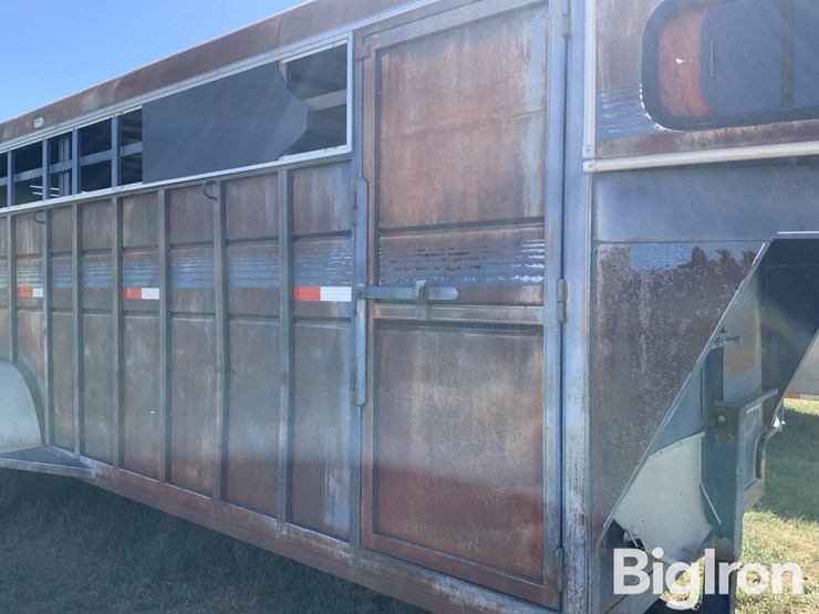 1994-pro-western-t/a-gooseneck-livestock-trailer-image-13