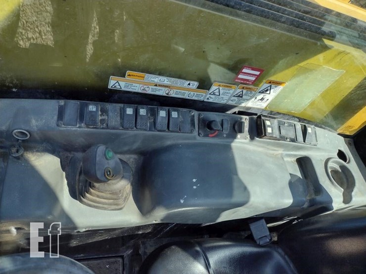 2011-caterpillar-th255-image-9