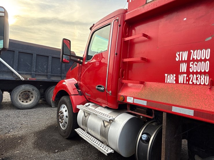 2016-kenworth-t880-image-10