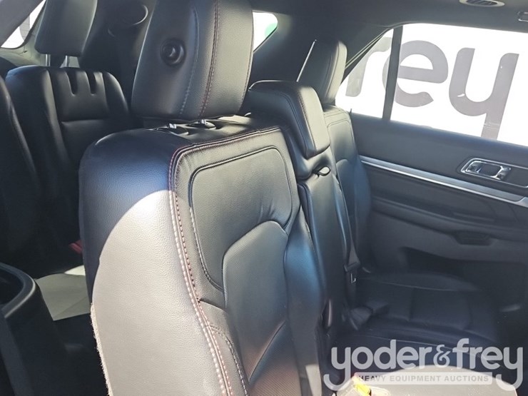 2019-ford-explorer-image-36