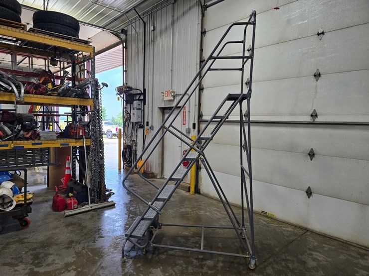 #9678-•-8-step-rolling-platform-ladder-image-2