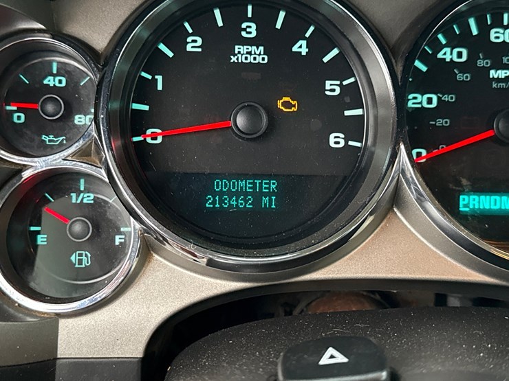 2013-chevrolet-3500-image-21