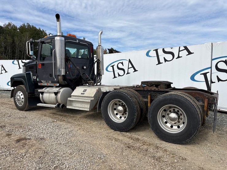 2004-mack-ch613-image-3