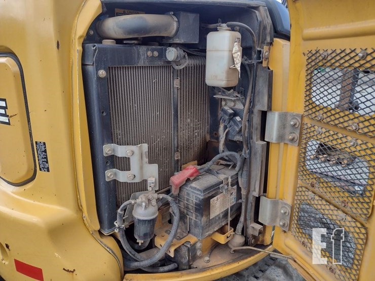 2015-deere-35g-image-32
