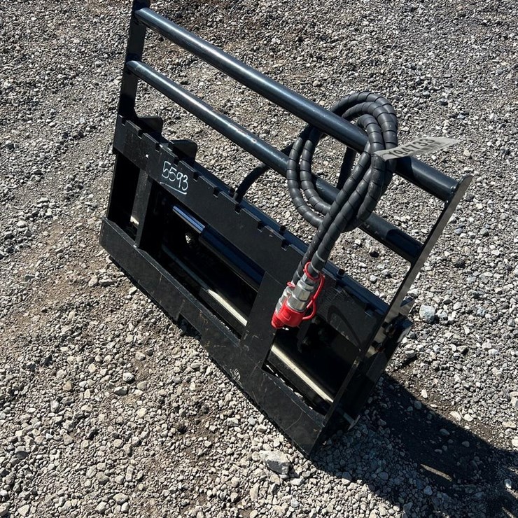 GIYI Mini Skid Steer Side Shift Forks Backing Plate