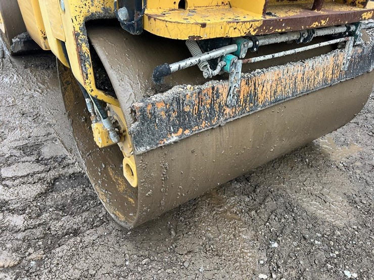 2010-caterpillar-cb34xw-image-13