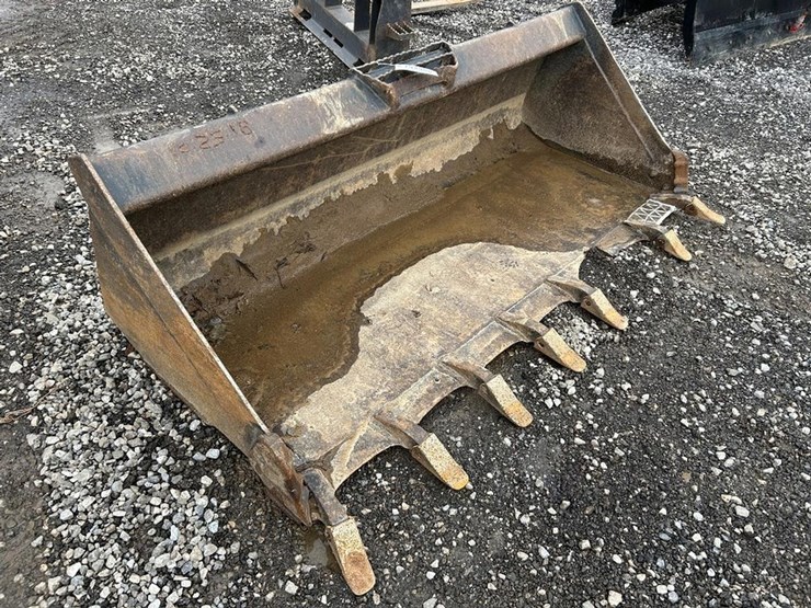 76”-skid-steer-tooth-bucket-image-6