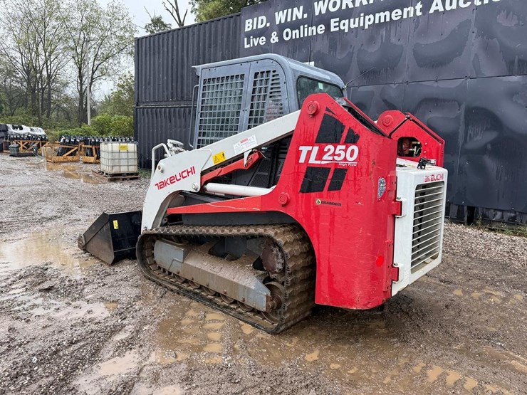 2012-takeuchi-tl250-image-2