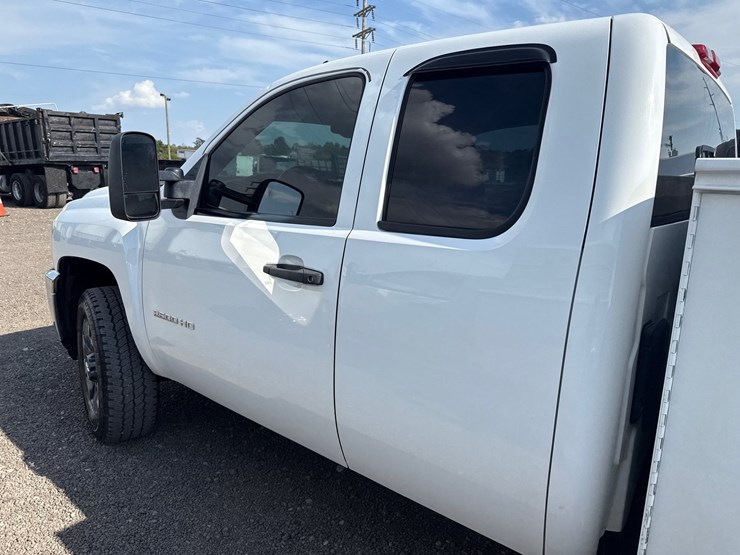 2011-chevrolet-2500-image-11