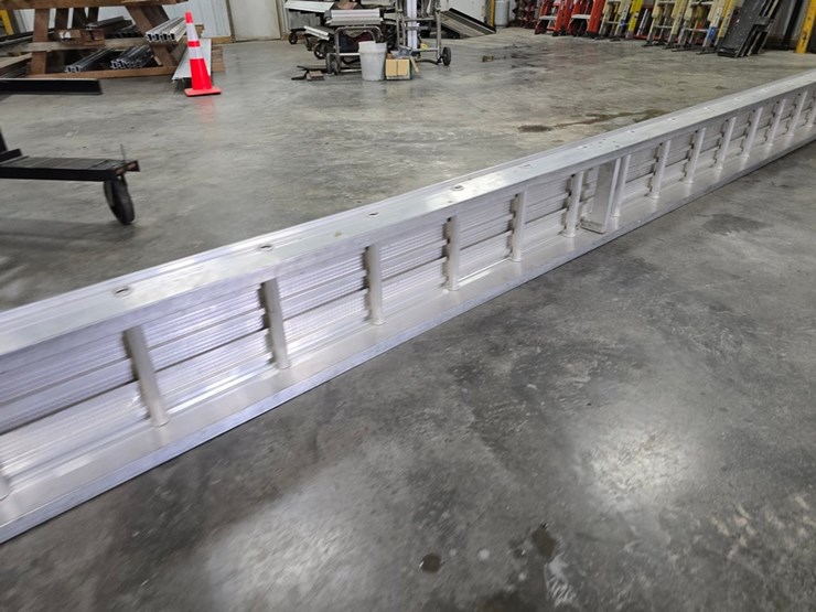 #9731-•-14"x24'-alumiunm-walk-plank-image-7