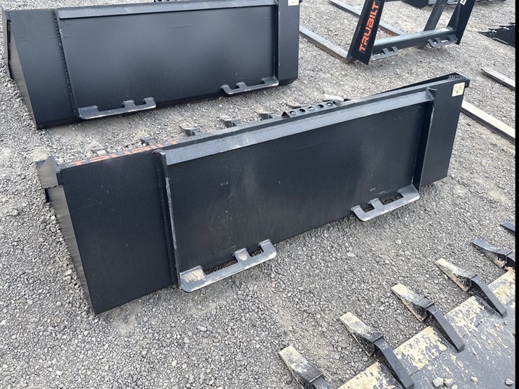 #2031-•-trubilt-66"-skid-steer-tooth-bucket-image-3