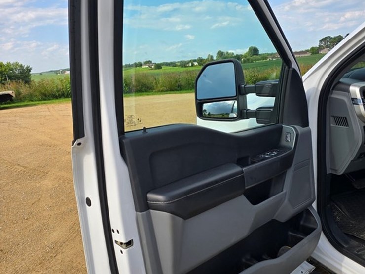 2023-ford-f350-xlt-image-19